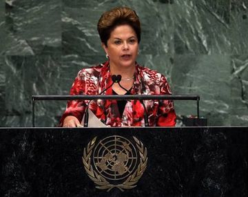 Dilma destituye a funcionarios acusados de corrupción