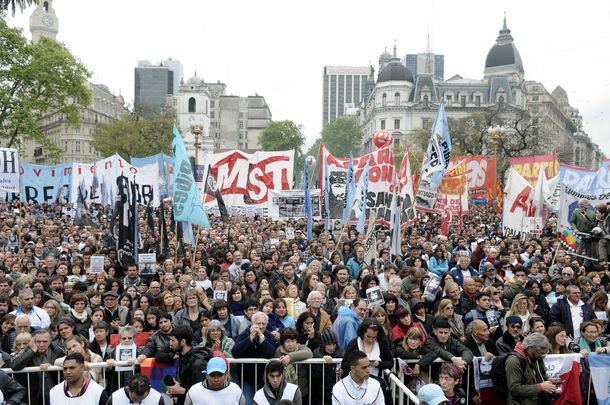 Multitudinaria marcha, a dos meses de la desaparición de Santiago Maldonado