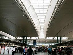 Cerraron la terminal 4 del aeropuerto JFK de Nueva York por un incendio