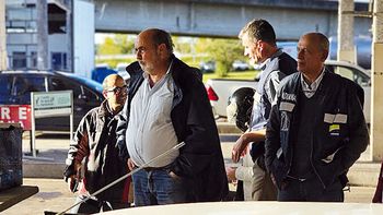 Las autoridades de la Dirección Nacional de Aduanas recorrieron los pasos fronterizos de Paysandú y Fray Bentos. Las autoridades de la Dirección Nacional de Aduanas recorrieron los pasos fronterizos de Paysandú y Fray Bentos.