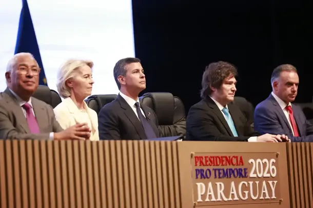 Javier Milei se diferenció de sus pares y evitó aplaudir el reconocimiento a Lula da Silva.