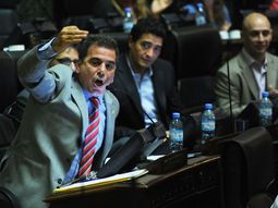 encendido debate en la legislatura portena por los linchamientos encendido debate en la legislatura portena por los linchamientos
