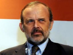 amadeo se baja de su candidatura para apoyar a massa amadeo se baja de su candidatura para apoyar a massa