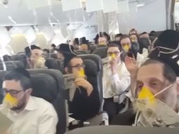 El dramático momento que vivieron los pasajeros durante un aterrizaje de emergencia El dramático momento que vivieron los pasajeros durante un aterrizaje de emergencia