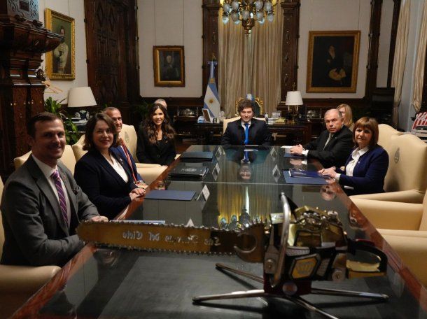Milei firmó un acuerdo con Estados Unidos para iniciar el proceso que elimina la visa para argentinos