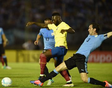 Uruguay y Ecuador se enfrentan en el Centenario