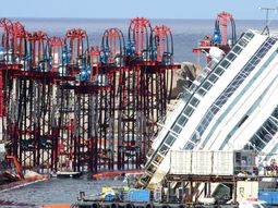 el costa concordia se endereza a 20 meses del hundimiento el costa concordia se endereza a 20 meses del hundimiento