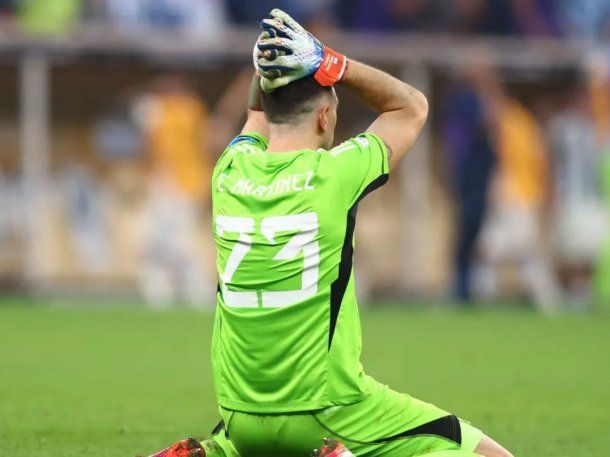 El desmayo del Dibu Martínez tras el penal de Montiel y la charla con Messi como campeones