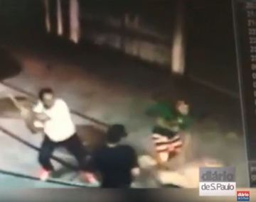 Dos hombres matan de un batazo a hincha 