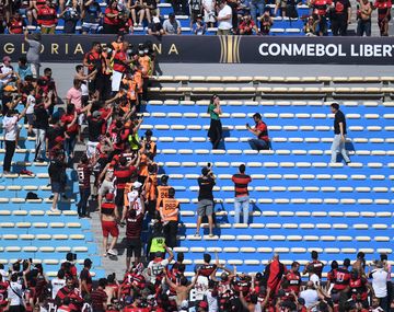 Un hincha de Flamengo le pidió casamiento a su novia del Palmeiras antes de la final de la Libertadores en Montevideo