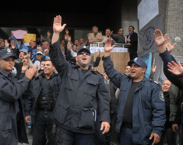 Un grupo de la Policía Bonaerense se sumó a la protesta