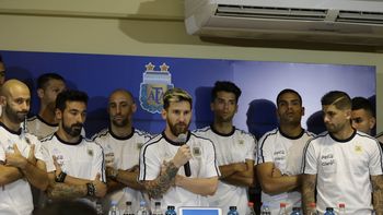 Messi anunció que no hablarán más con el periodismo enojados por las críticas y los rumores de un sector Messi anunció que no hablarán más con el periodismo enojados por las críticas y los rumores de un sector
