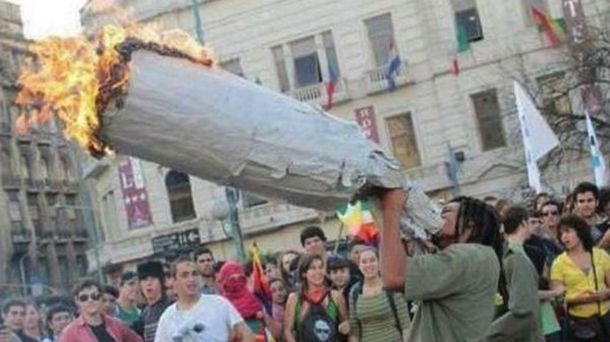 A favor del la legalización de la marihuana, miles de personas marcharon hacia el Congreso