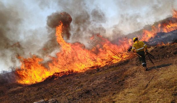 Jujuy tiene dos focos de incendio activos