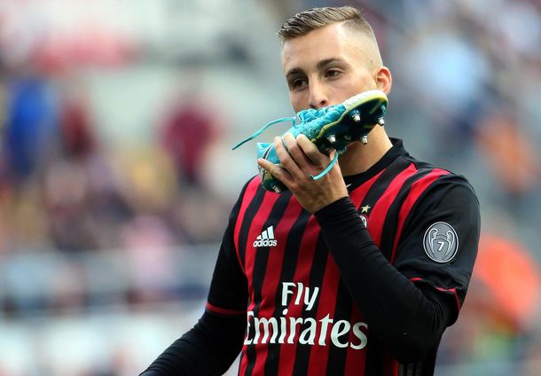 El delantero tuvo un gran paso por el Milan de Italia. El delantero tuvo un gran paso por el Milan de Italia.