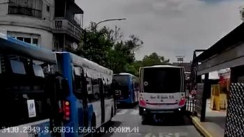 panico en liniers: un inspector sobrevivio tras ser arrollado por un colectivo que retrocedia panico en liniers: un inspector sobrevivio tras ser arrollado por un colectivo que retrocedia