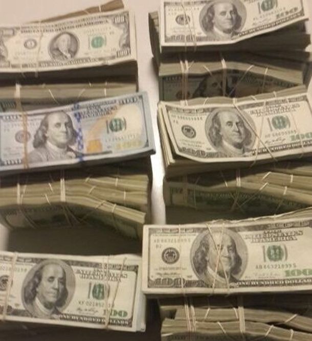 El dólar oficial ganó dos centavos en la última jornada de la semana