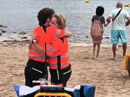 Emotiva iniciativa de un grupo de médicos con una paciente en Mallorca. Emotiva iniciativa de un grupo de médicos con una paciente en Mallorca.