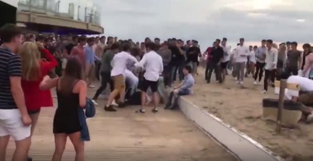 VIDEO: Brutal batalla campal a la salida de un boliche en Mar del Plata