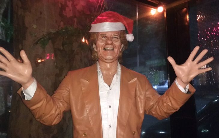 Estatua del Bambino Veira en Pizza Lo+Hot