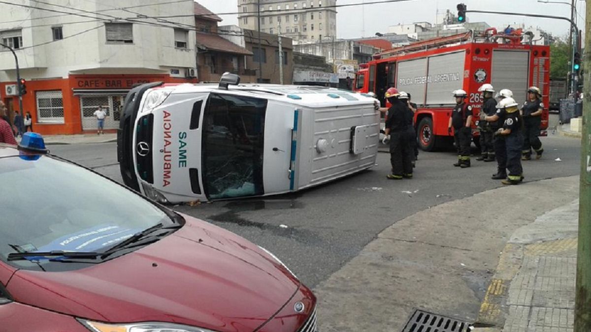 Volcó Una Ambulancia En Flores Murió La Paciente Que Trasladaba