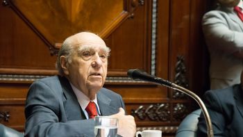 Julio María Sanguinetti volvió a criticar el comportamiento de los jerarcas tras la entrega del pasaporte al narcotraficante Sebastián Marset. Julio María Sanguinetti volvió a criticar el comportamiento de los jerarcas tras la entrega del pasaporte al narcotraficante Sebastián Marset.