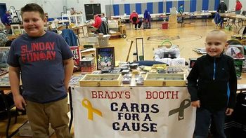 un nene de 9 anos vende sus figuritas para salvar a su amigo con cancer un nene de 9 anos vende sus figuritas para salvar a su amigo con cancer