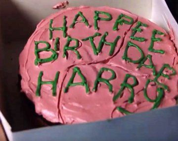 Hapee Birthdae Harry, la primera torta de cumpleaños de Harry Potter