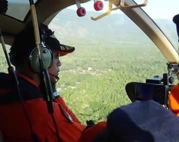 Encuentran restos del avión de Indonesia desaparecido en Papúa