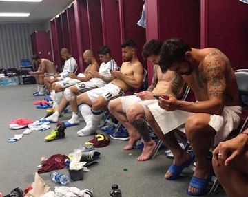 FOTO: Así fue el festejo de la Selección en el vestuario tras vencer a Venezuela