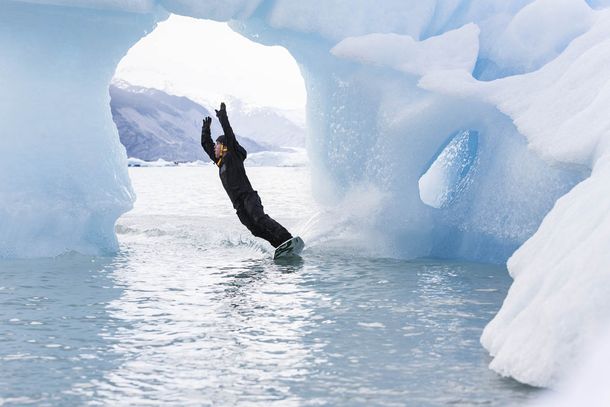 Dos argentinos hicieron wakeboard en el Parque Nacional Los Glaciares