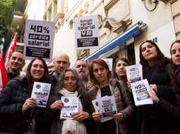 Trabajadores de la embajada española realizan huelga