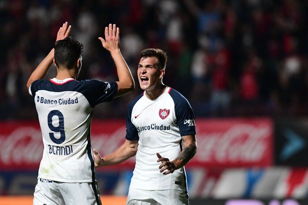 San Lorenzo alcanzó a Boca en la punta