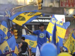 descontrol de hinchas de boca en un festejo en el obelisco descontrol de hinchas de boca en un festejo en el obelisco