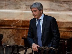 Luis Caputo dijo que compra ropa en el exterior