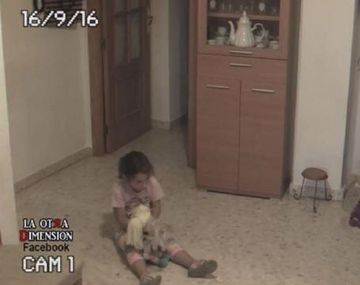 Registra supuestos espíritus que atormentan a su hija con cámaras de seguridad