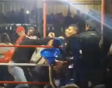 Bochornoso final: noqueó al favorito del público y le pegaron tras la pelea