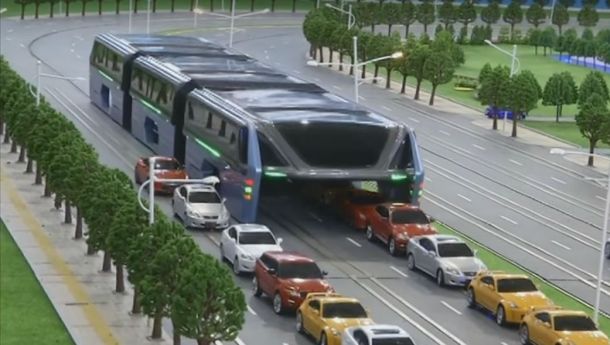 VIDEO: Conocé cómo será el colectivo del futuro que pasará por arriba de los autos
