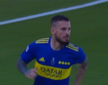 El golazo que le anularon a Benedetto por un fino offside