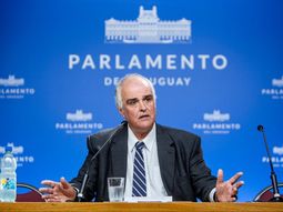 Gustavo Penadés, senador por el Partido Nacional, acusado por abuso sexual infantil. Gustavo Penadés, senador por el Partido Nacional, acusado por abuso sexual infantil.