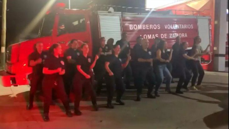 El video viral de los bomberos de Lomas de Zamora haciendo el Bar Challenge