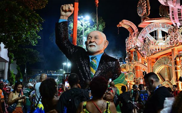 Lula homenajeado en Rio.