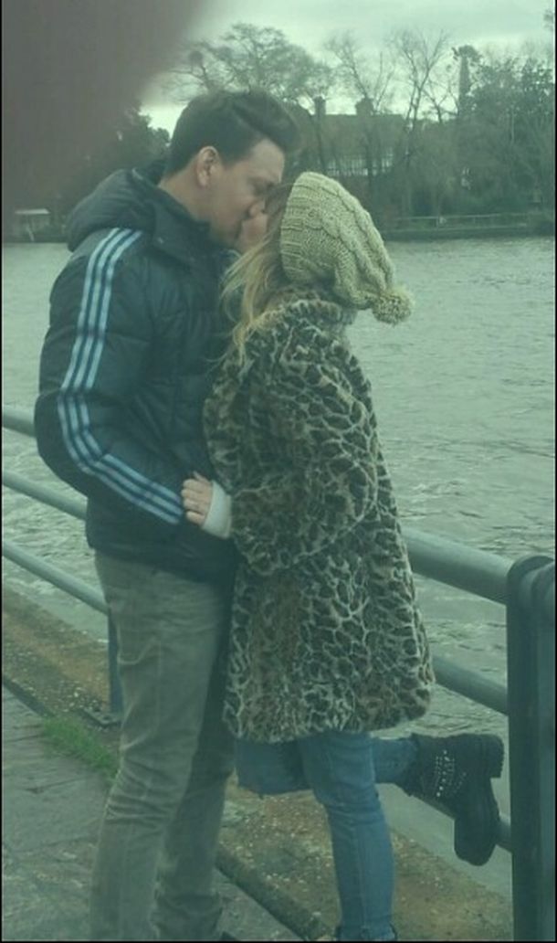 Gimena Accardi y Nicolás Vázquez combaten el frío con amor