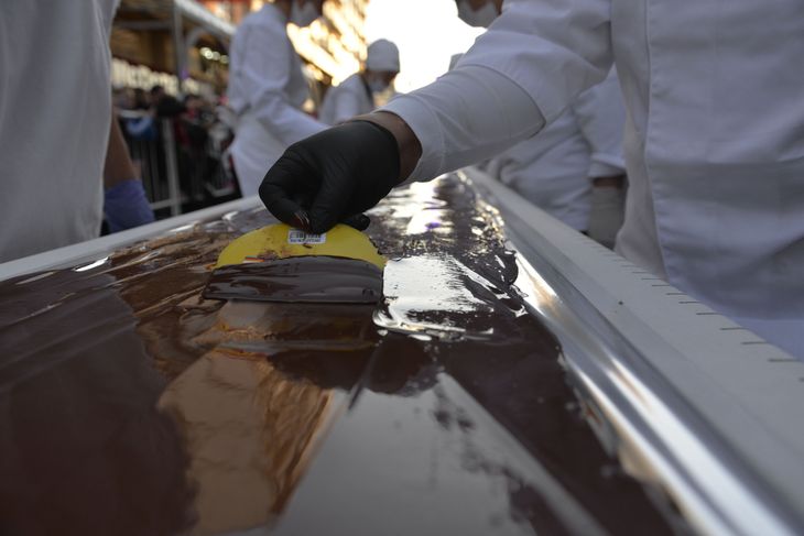 San Carlos de Bariloche elaboró la barra de chocolate más larga del mundo: cuánto mide
