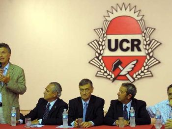Encuentro entre dirigentes de la oposición en el Comité nacional de la UCR