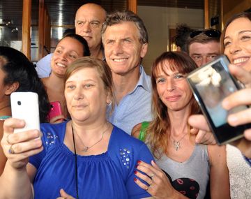 Macri en Lanús junto a Vidal y Grindetti.