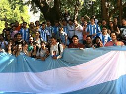 vecinos de caballito se movilizaron en apoyo a daniel scioli vecinos de caballito se movilizaron en apoyo a daniel scioli