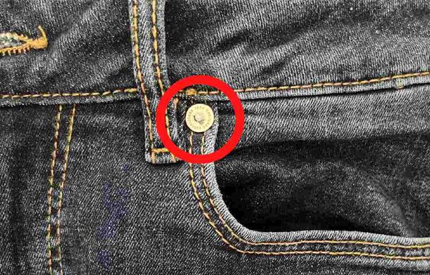 Fin de la incógnita: para qué sirven los botones metálicos de los jeans
