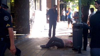 un hombre prendio fuego a su vecino y esta en grave estado