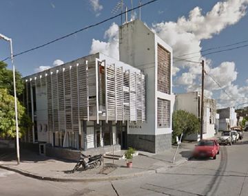 Tres delincuentes se fugaron por la puerta principal de una comisaría en Azul